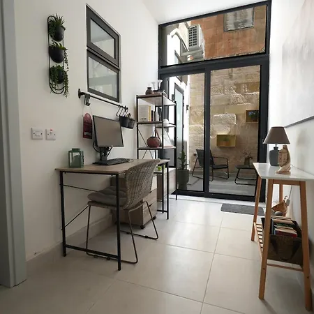 2 Bedroom Townhouse In Minutes Away From Promenade *