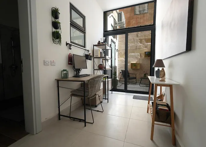 2 Bedroom Townhouse In Minutes Away From Promenade *