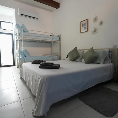 2 Bedroom Townhouse In Minutes Away From Promenade *