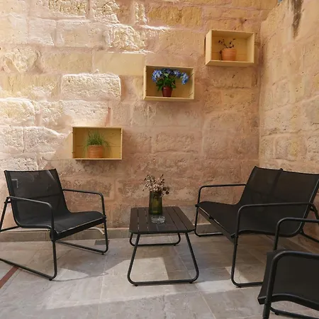 2 Bedroom Townhouse In Minutes Away From Promenade Apartment