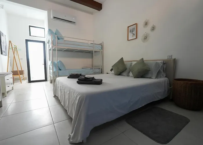 2 Bedroom Townhouse In Minutes Away From Promenade *